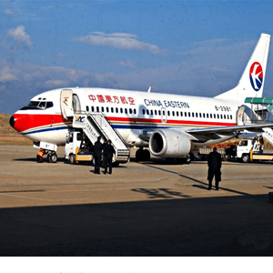 三亚凤凰航空运输航空快运业稳步发展的原因是什么？